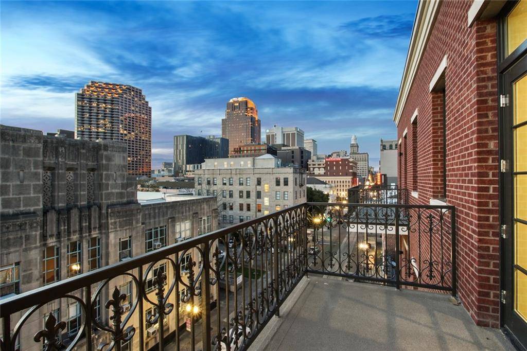 New Orleans, LA 70130,731 ST CHARLES AVE #517