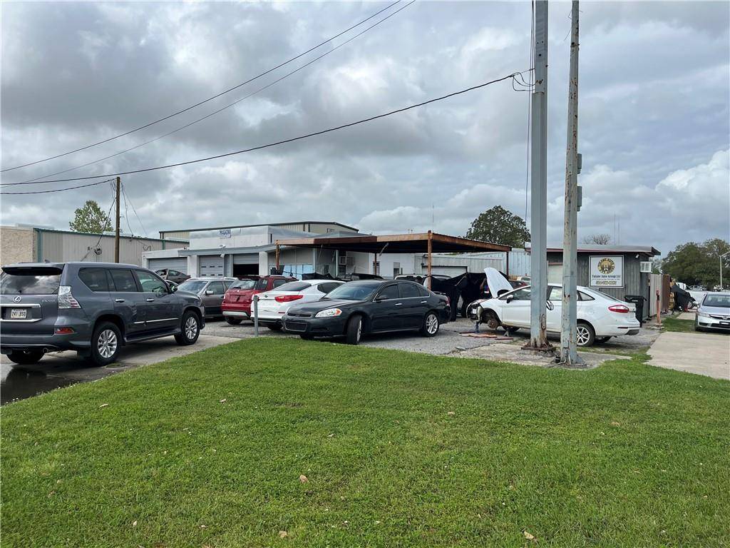 Chalmette, LA 70043,1013 E ST. BERNARD HWY