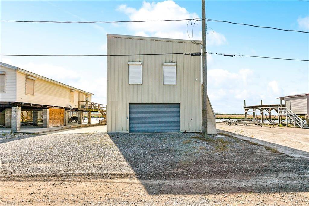 Port Sulphur, LA 70083,387 MARTIN LN