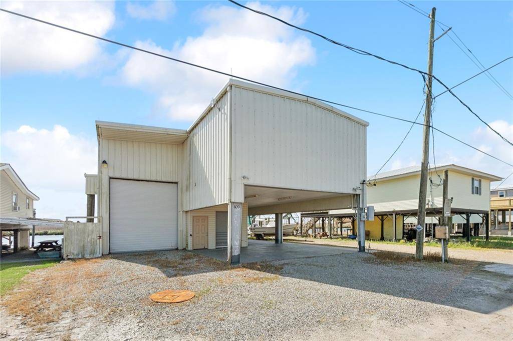 Port Sulphur, LA 70083,409 MARTIN LN