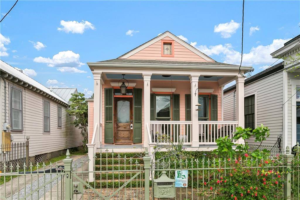 New Orleans, LA 70130,927 1ST ST