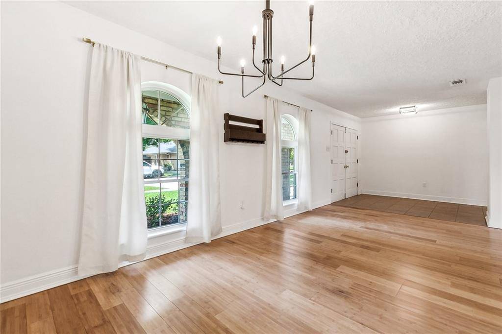 Metairie, LA 70003,4617 JEANNETTE DR