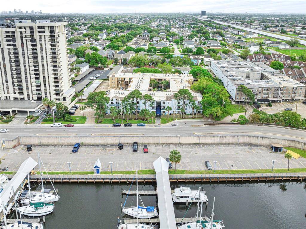 New Orleans, LA 70124,318 LAKE MARINA AVE #225