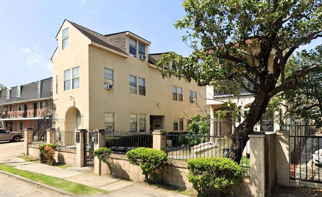 New Orleans, LA 70130,2123 27 CARONDELET ST