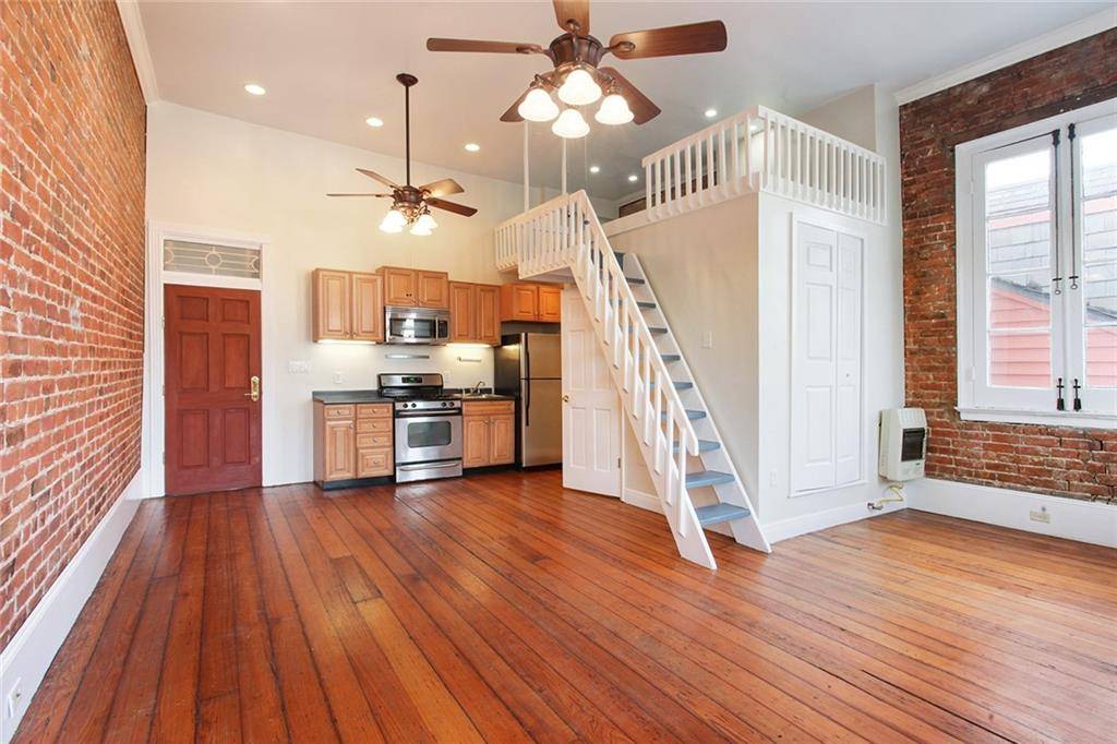 New Orleans, LA 70116,932 BOURBON ST #2