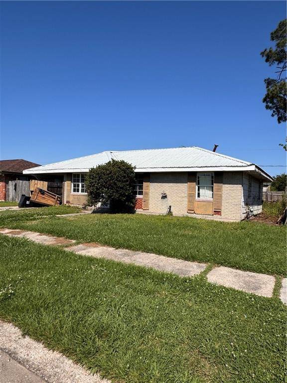 Violet, LA 70092,2404 KENNETH DR