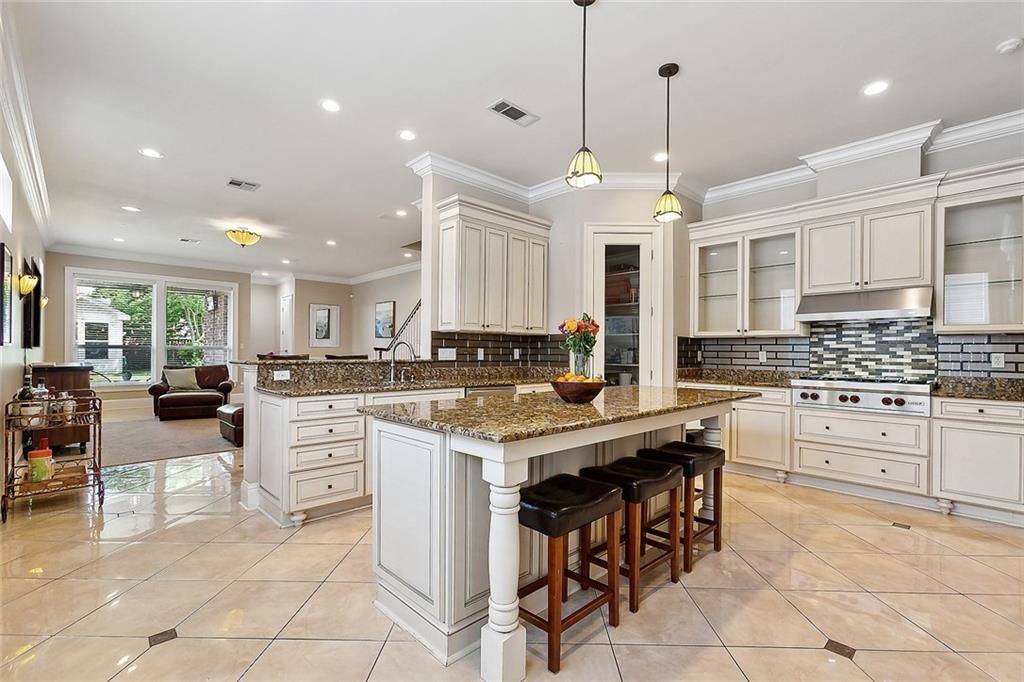 Metairie, LA 70001,607 N HULLEN ST