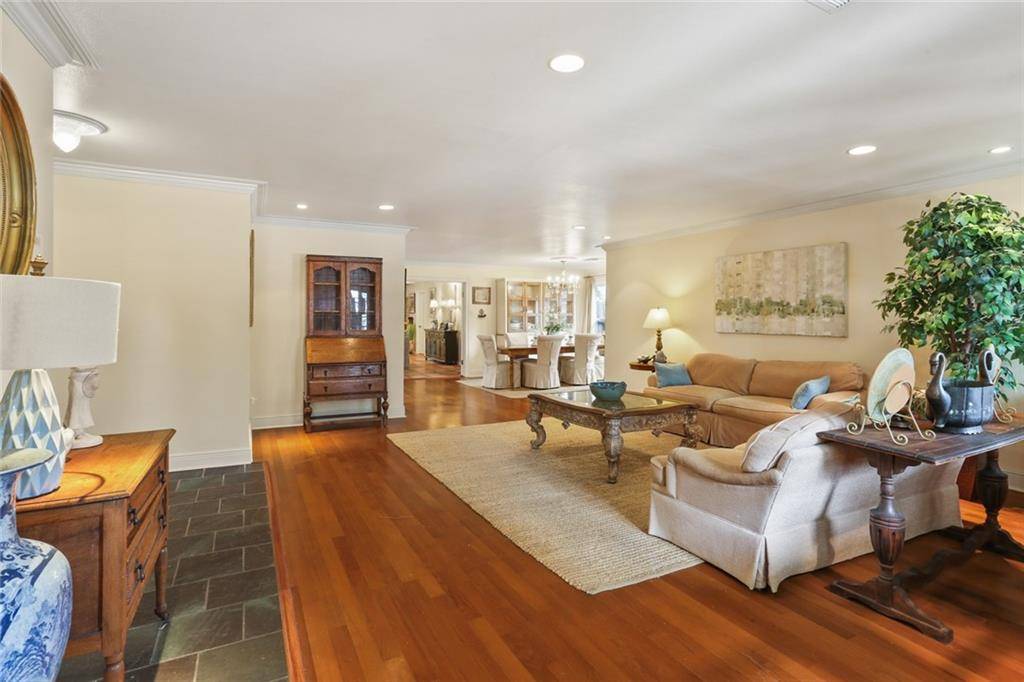 Metairie, LA 70002,3705 CLIFFORD DR