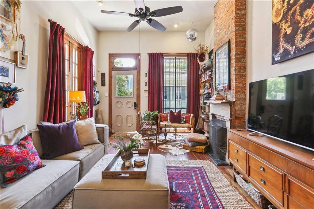 New Orleans, LA 70116,925 TOURO ST