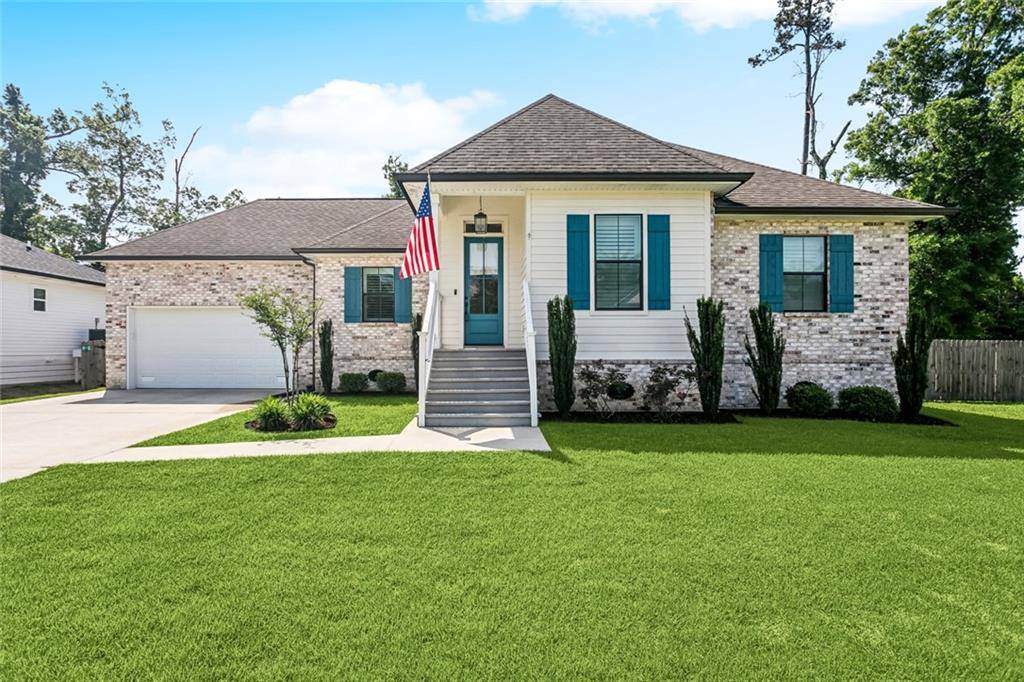 Madisonville, LA 70447,321 OAK HOLLOW DR