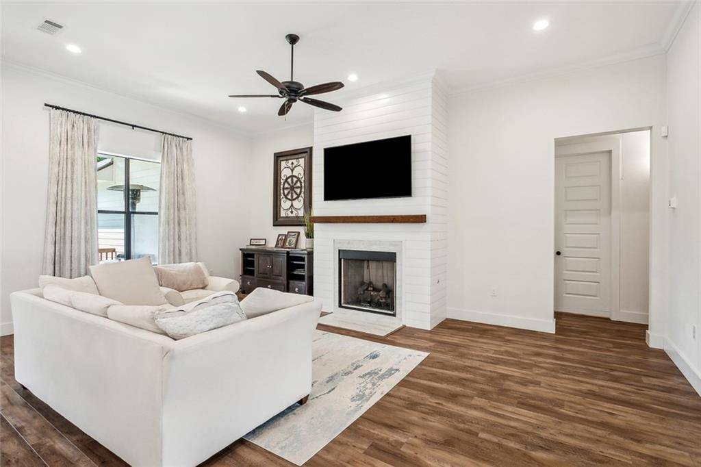 Madisonville, LA 70447,321 OAK HOLLOW DR