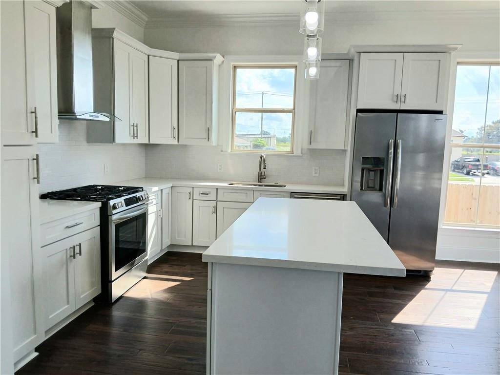Chalmette, LA 70043,8541 CREOLE DR