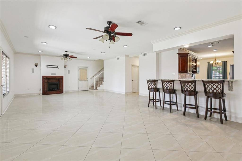 Chalmette, LA 70043,3209 KAREN DR