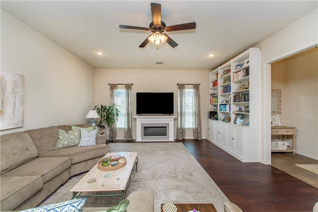 Baton Rouge, LA 70820,718 NORTHBROOK DR