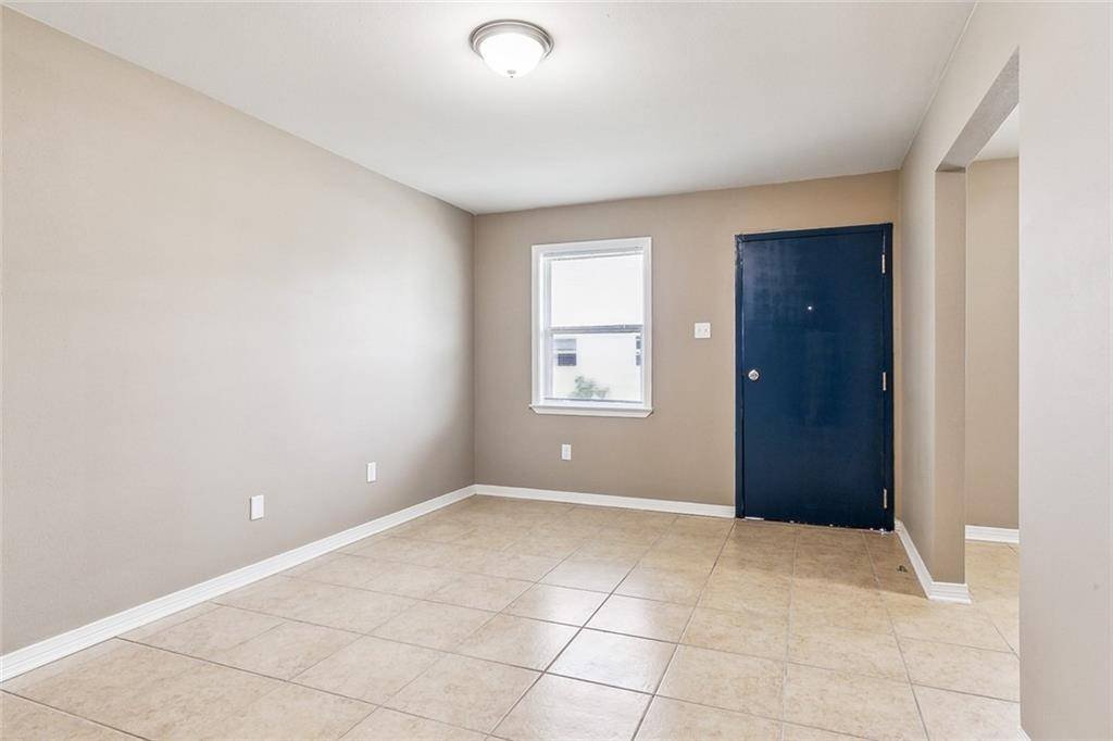 Luling, LA 70070,827 MILLING AVE #8