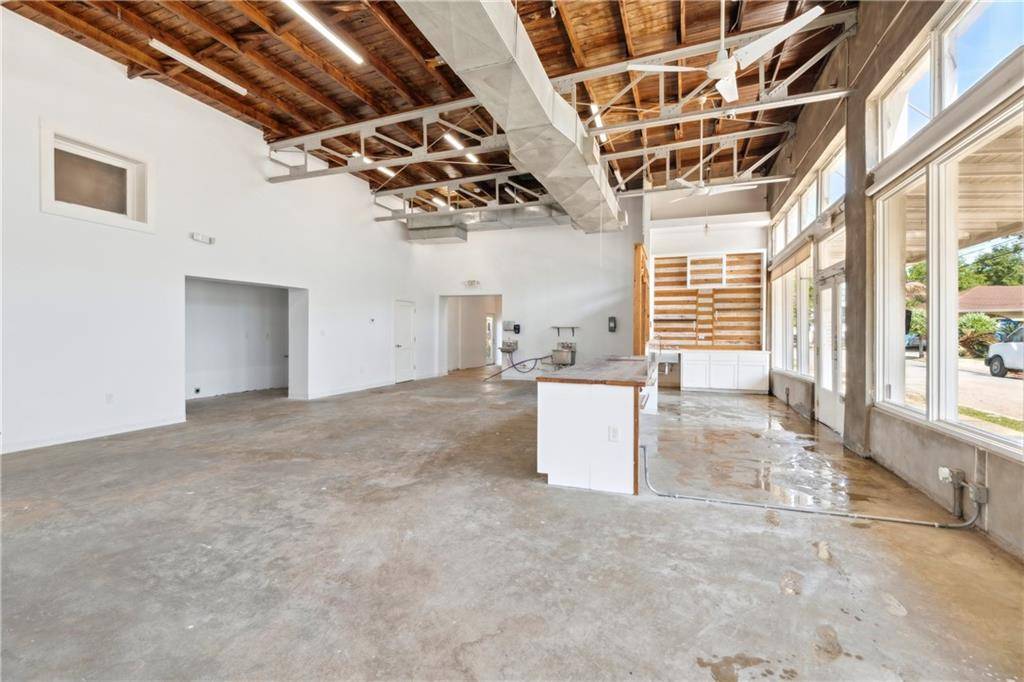 New Orleans, LA 70118,8300 APPLE ST