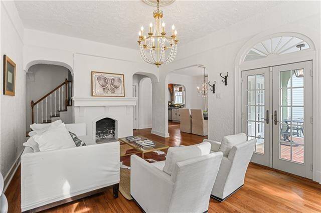 Metairie, LA 70005,225 HOLLYWOOD DR