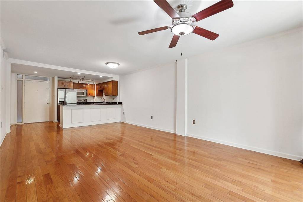 New Orleans, LA 70115,3915 ST CHARLES AVE #405