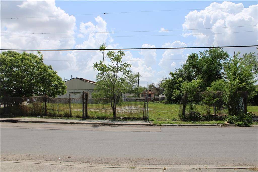 New Orleans, LA 70118,2910-12 LEONIDAS ST