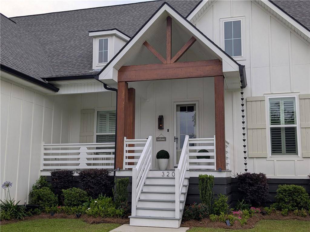 Madisonville, LA 70447,320 OAK HOLLOW DR