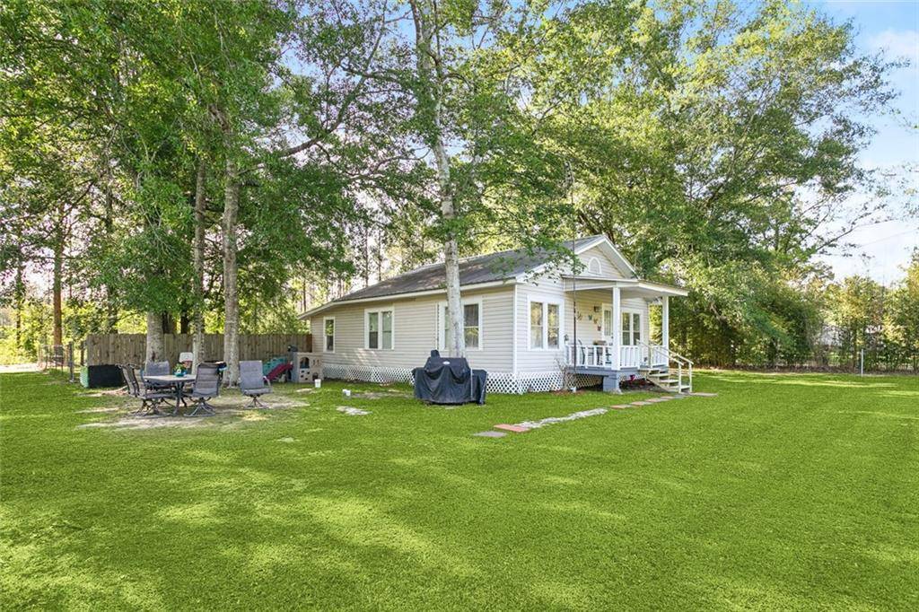 Holden, LA 70744,26611 DEER LN