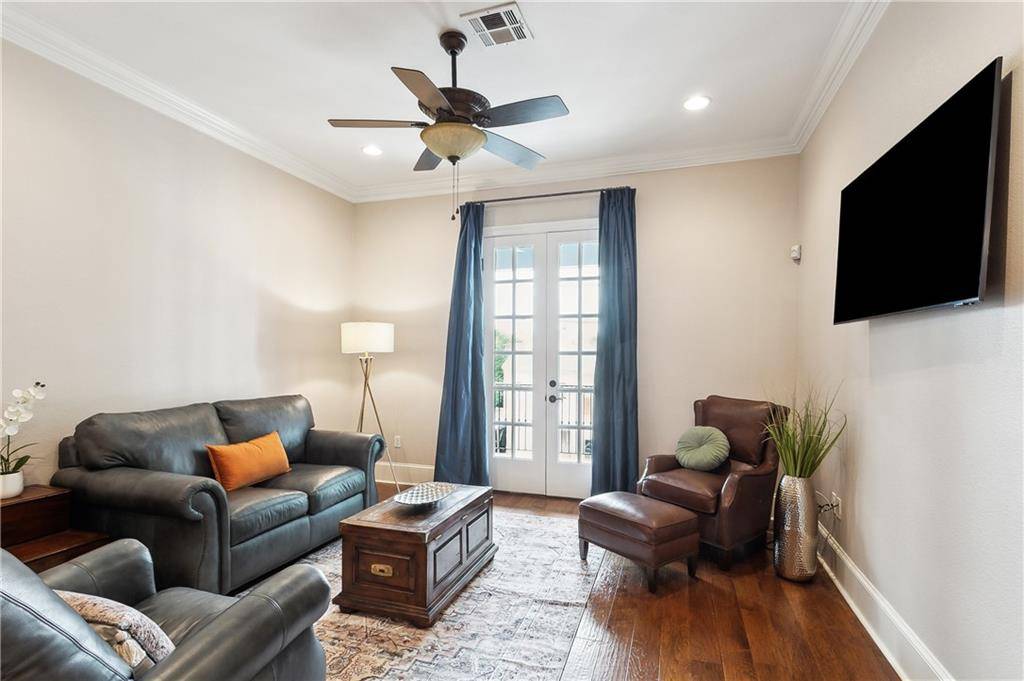 New Orleans, LA 70130,1633 FIRST ST #301