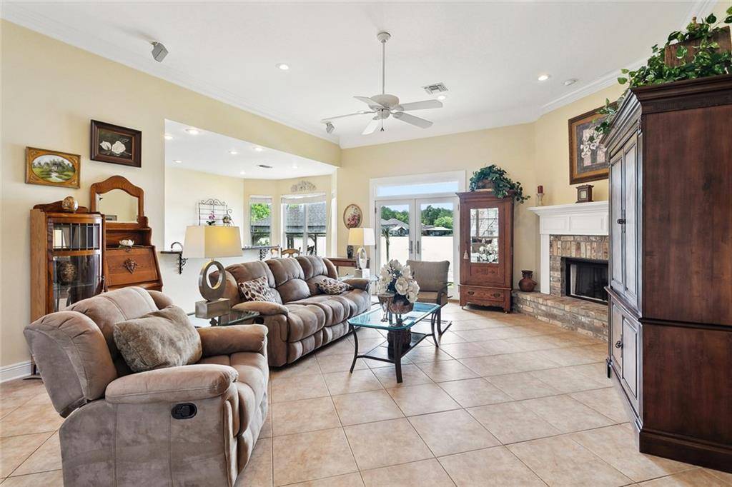 Covington, LA 70435,14300 S LAKESHORE DR