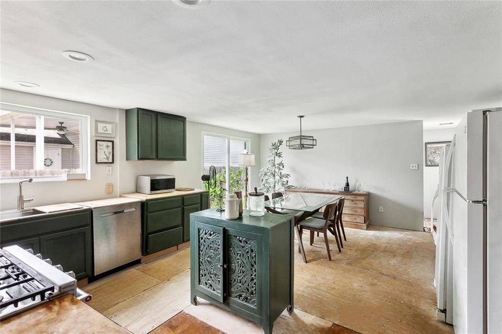Metairie, LA 70001,513 RADIANCE AVE