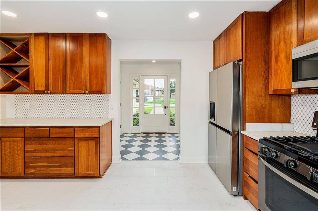 Metairie, LA 70006,4945 BELLE DR