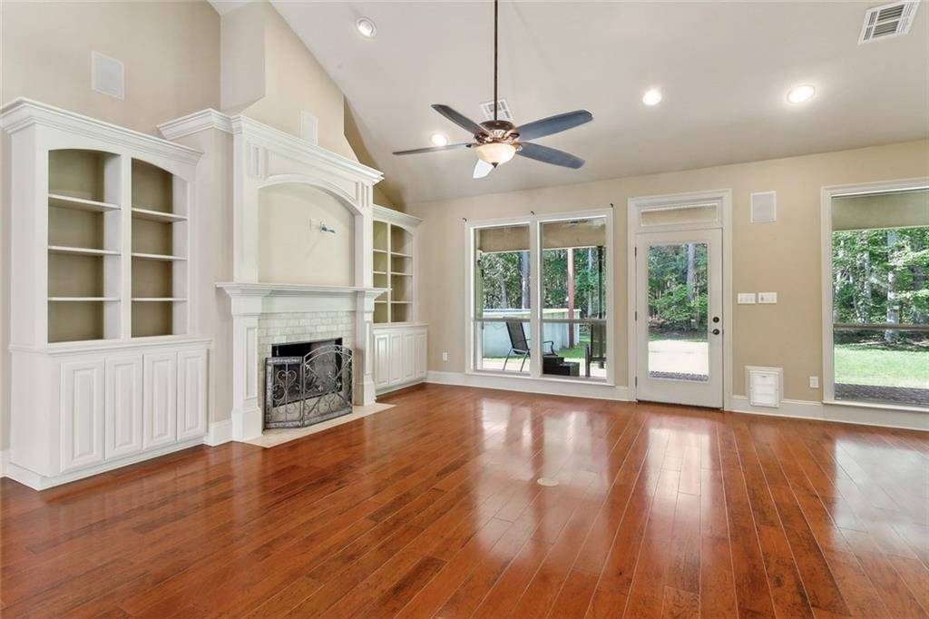Lacombe, LA 70445,30131 BRAN DR