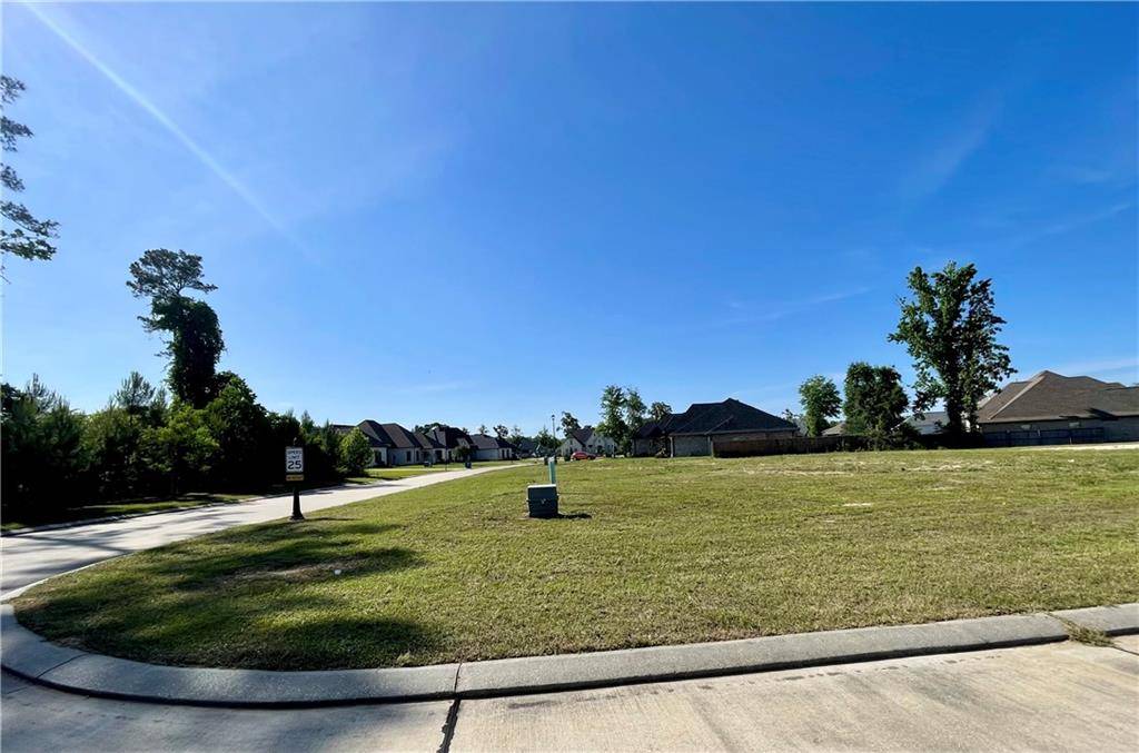 Slidell, LA 70461,676 DOCKSIDE DR