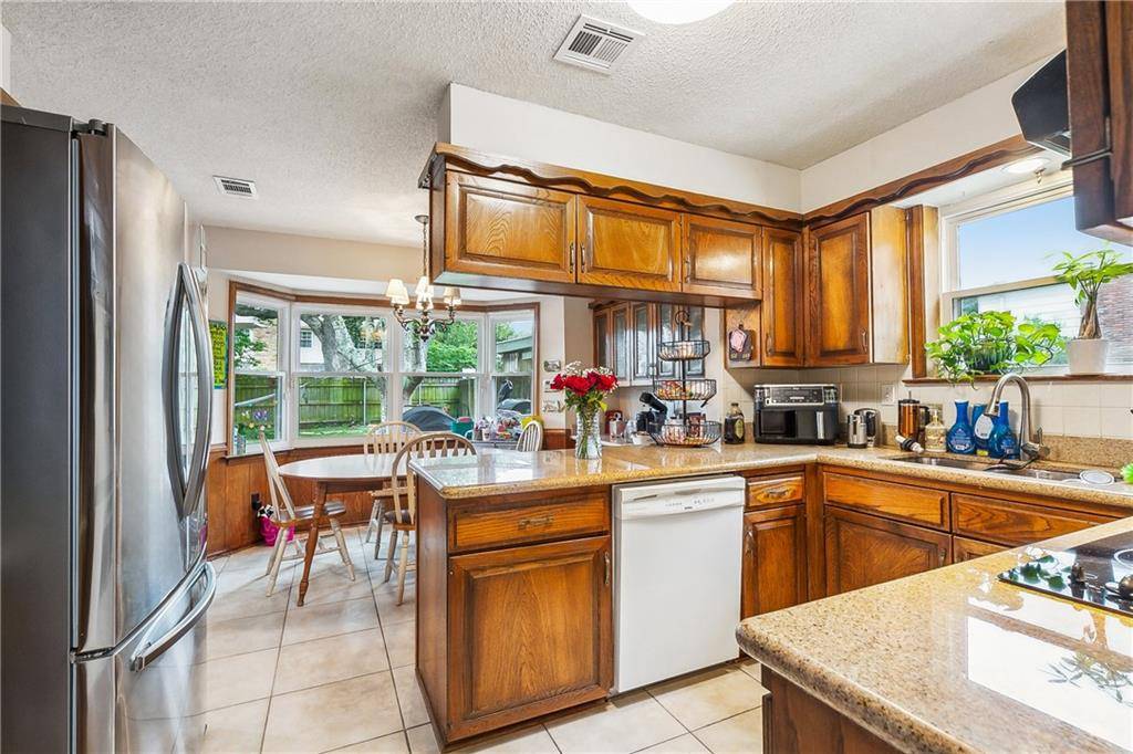 Metairie, LA 70003,5037 TARTAN DR