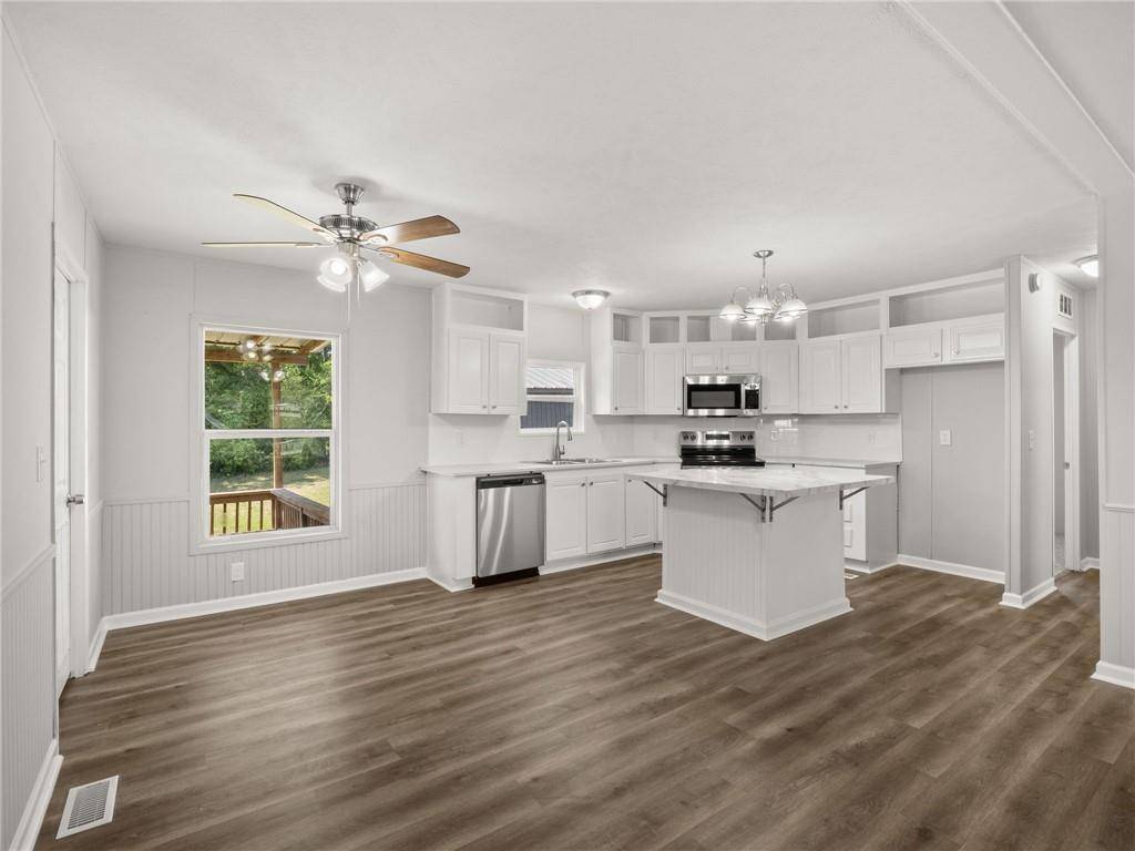 Many, LA 71449,140 SAINTS LN