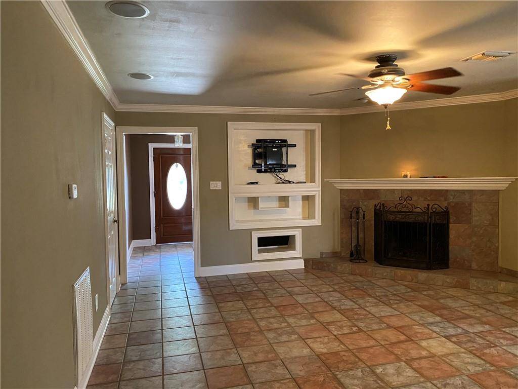 Kenner, LA 70065,828 SESSIONS LN