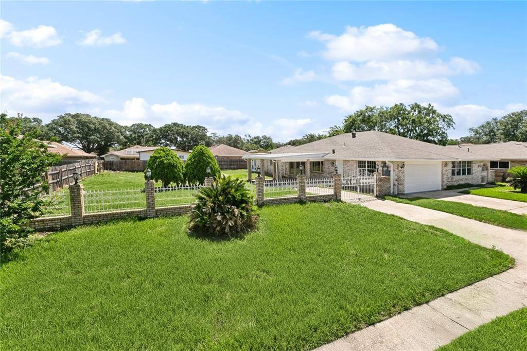 New Orleans, LA 70126,7511 FIELDSTON RD