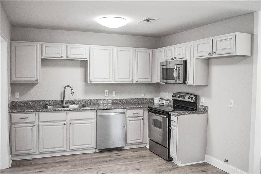 Ponchatoula, LA 70454,350 E PECAN ST