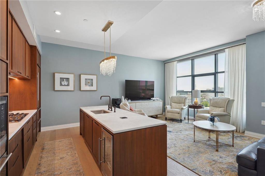New Orleans, LA 70113,1001 JULIA ST #9G