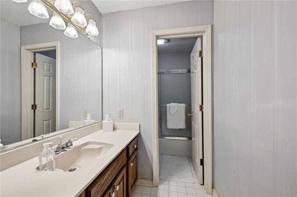 Mandeville, LA 70448,525 N LAURA DR