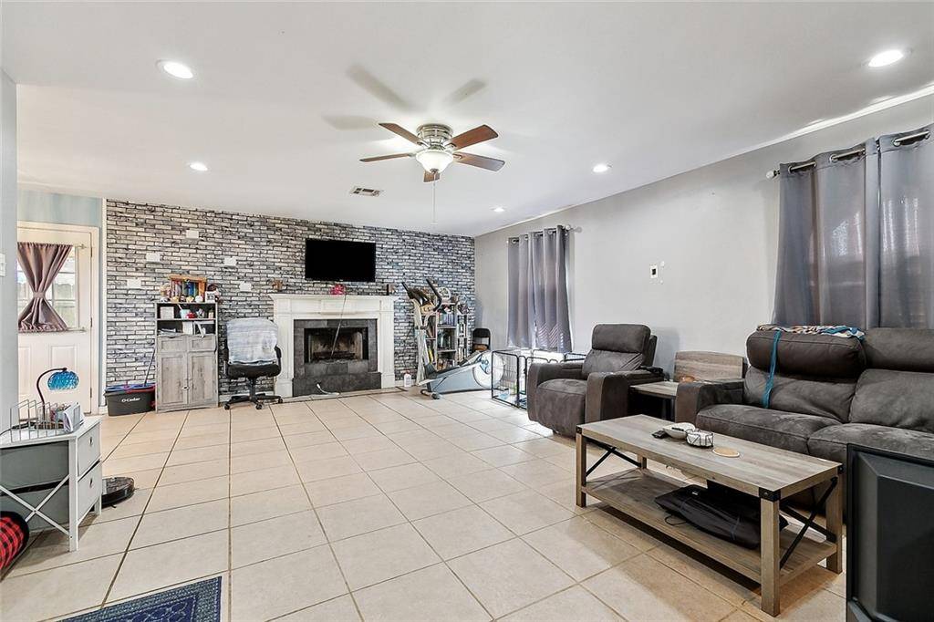Meraux, LA 70075,2713 LEGEND ST