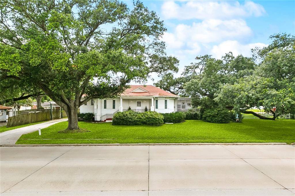 Marrero, LA 70072,1308 BARATARIA BLVD