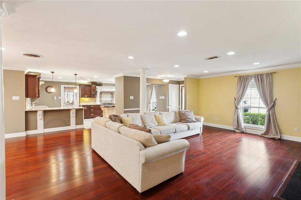 Terrytown, LA 70056,613 FAIRLAWN DR