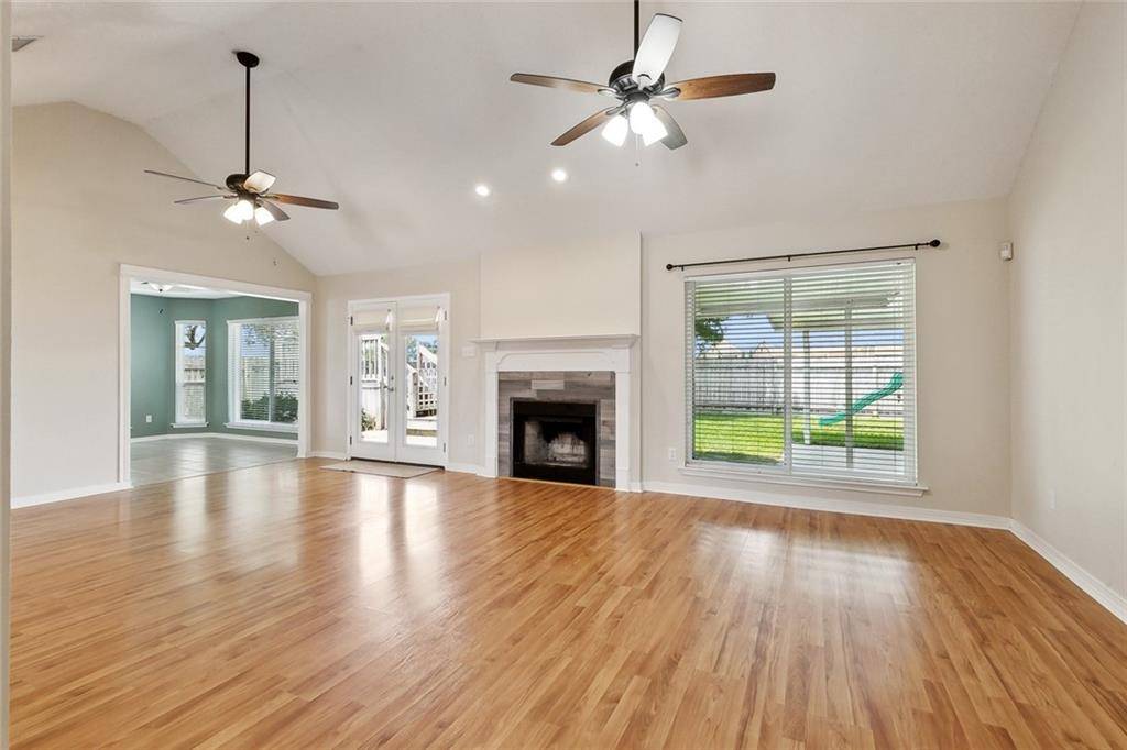 Marrero, LA 70072,4740 RED OAK DR