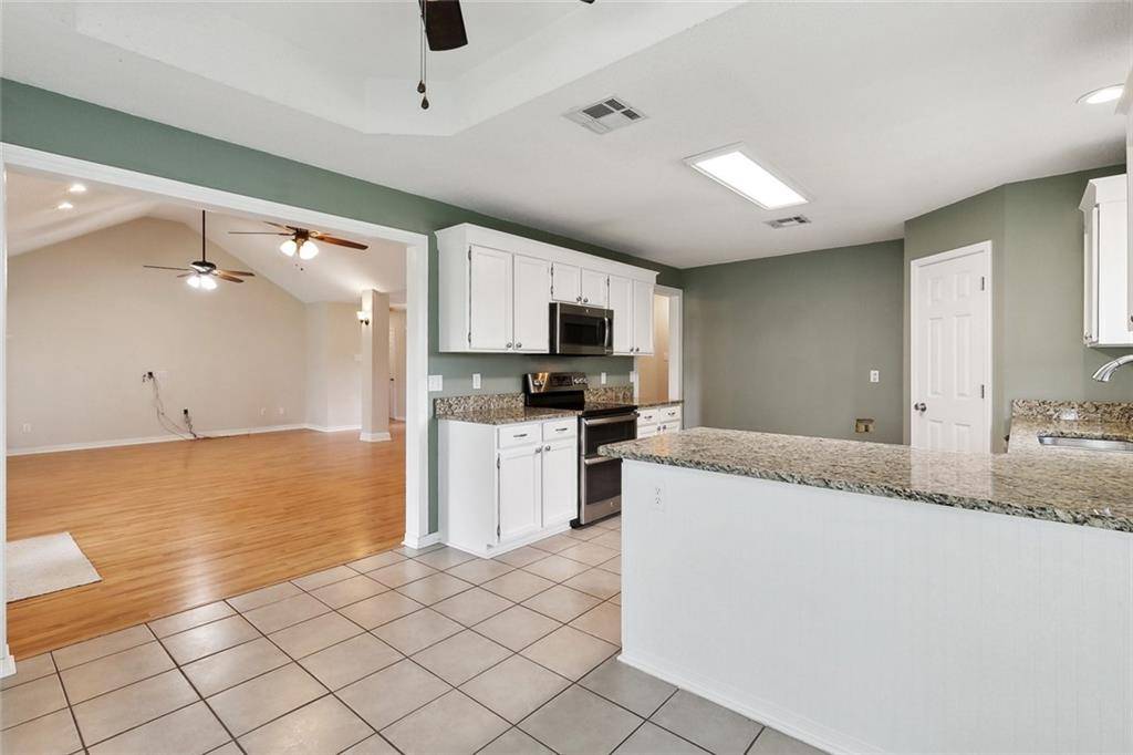 Marrero, LA 70072,4740 RED OAK DR