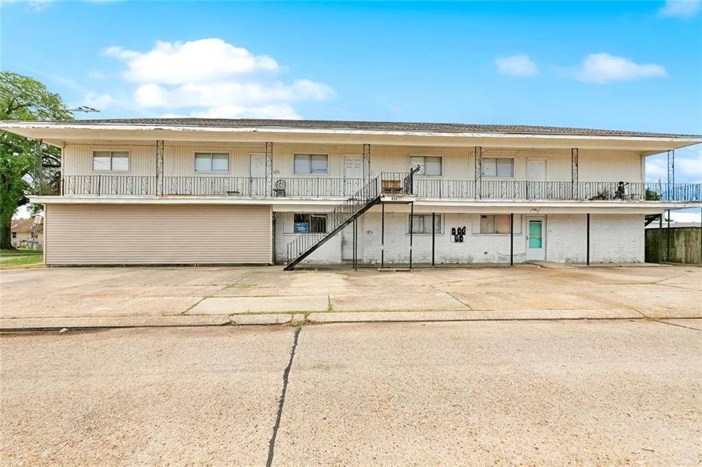 Chalmette, LA 70043,800 W GENIE ST
