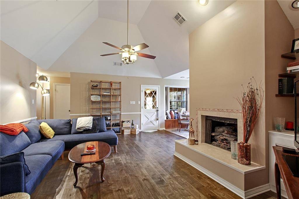 Metairie, LA 70001,1517 APPLE ST