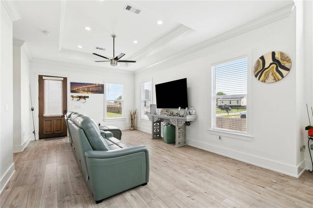 Chalmette, LA 70043,67 W CLAIBORNE SQ