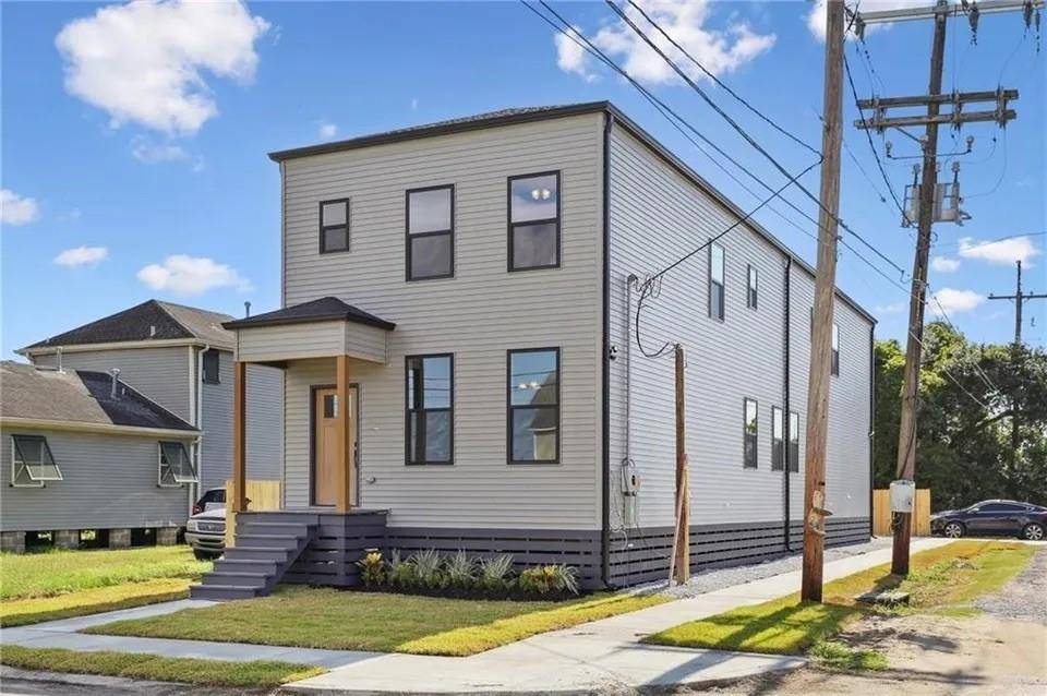 New Orleans, LA 70117,4021 N ROCHEBLAVE ST