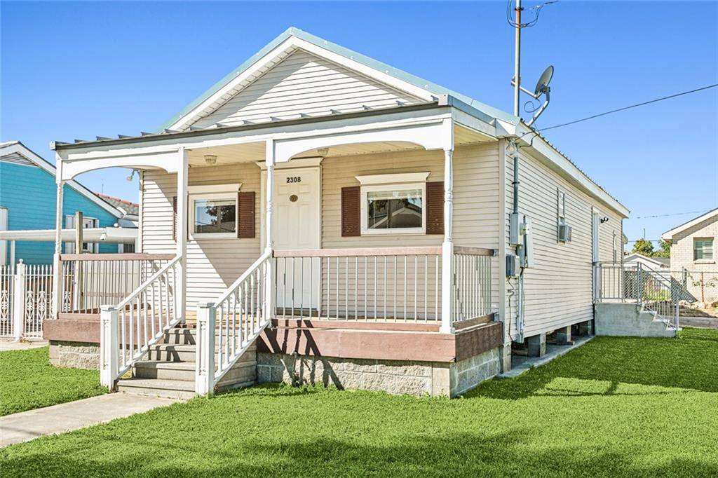 Chalmette, LA 70043,2308 LLOYDS AVE