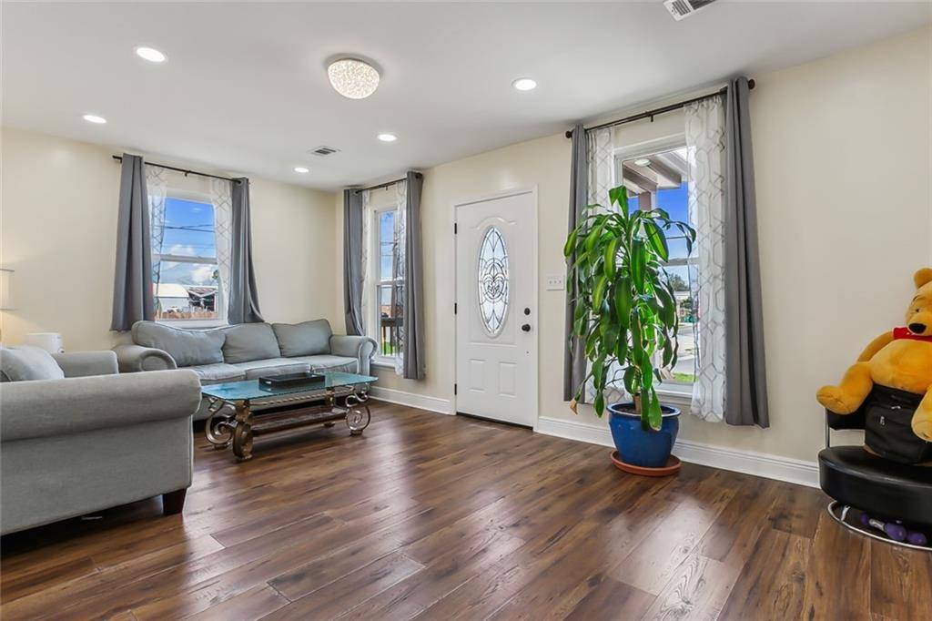 Metairie, LA 70001,4232 HEASLIP AVE