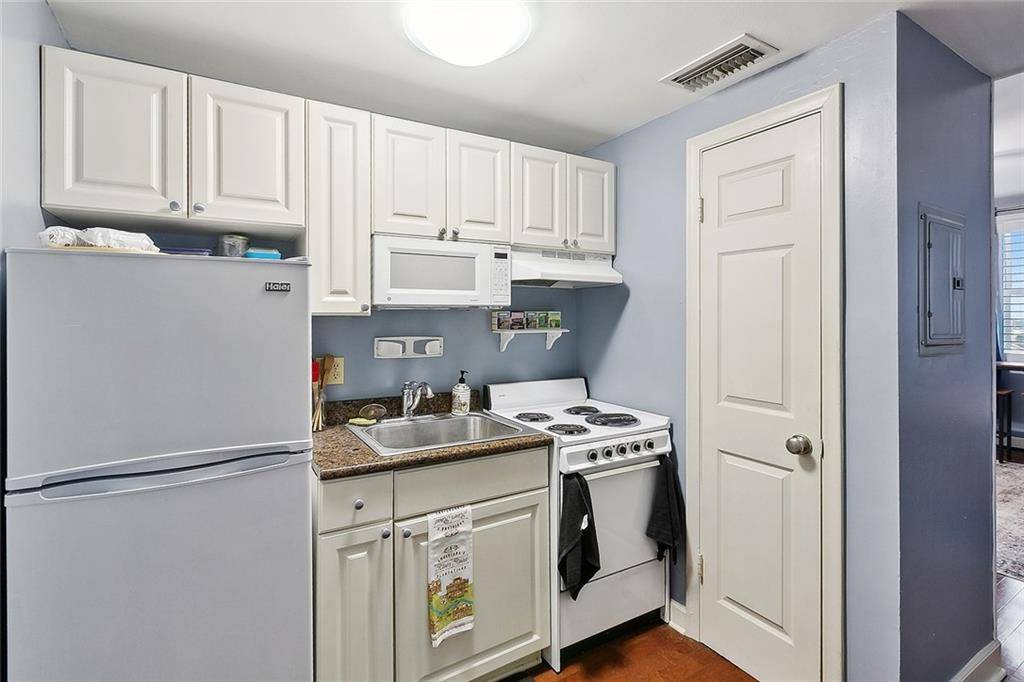 New Orleans, LA 70130,1205 ST CHARLES AVE #1014